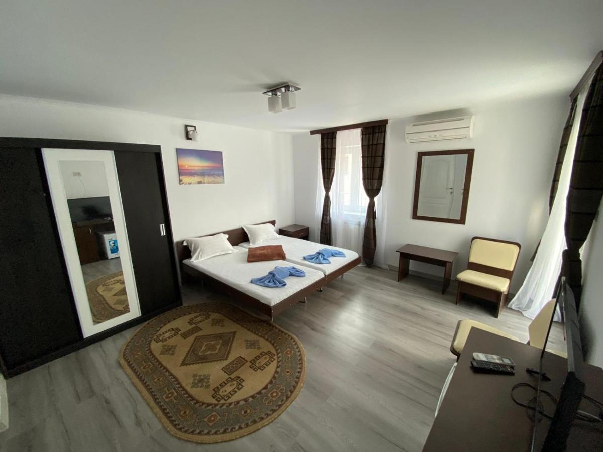 Cool Breeze - Mamaia Nord Hotel นาโวดาริ ภายนอก รูปภาพ