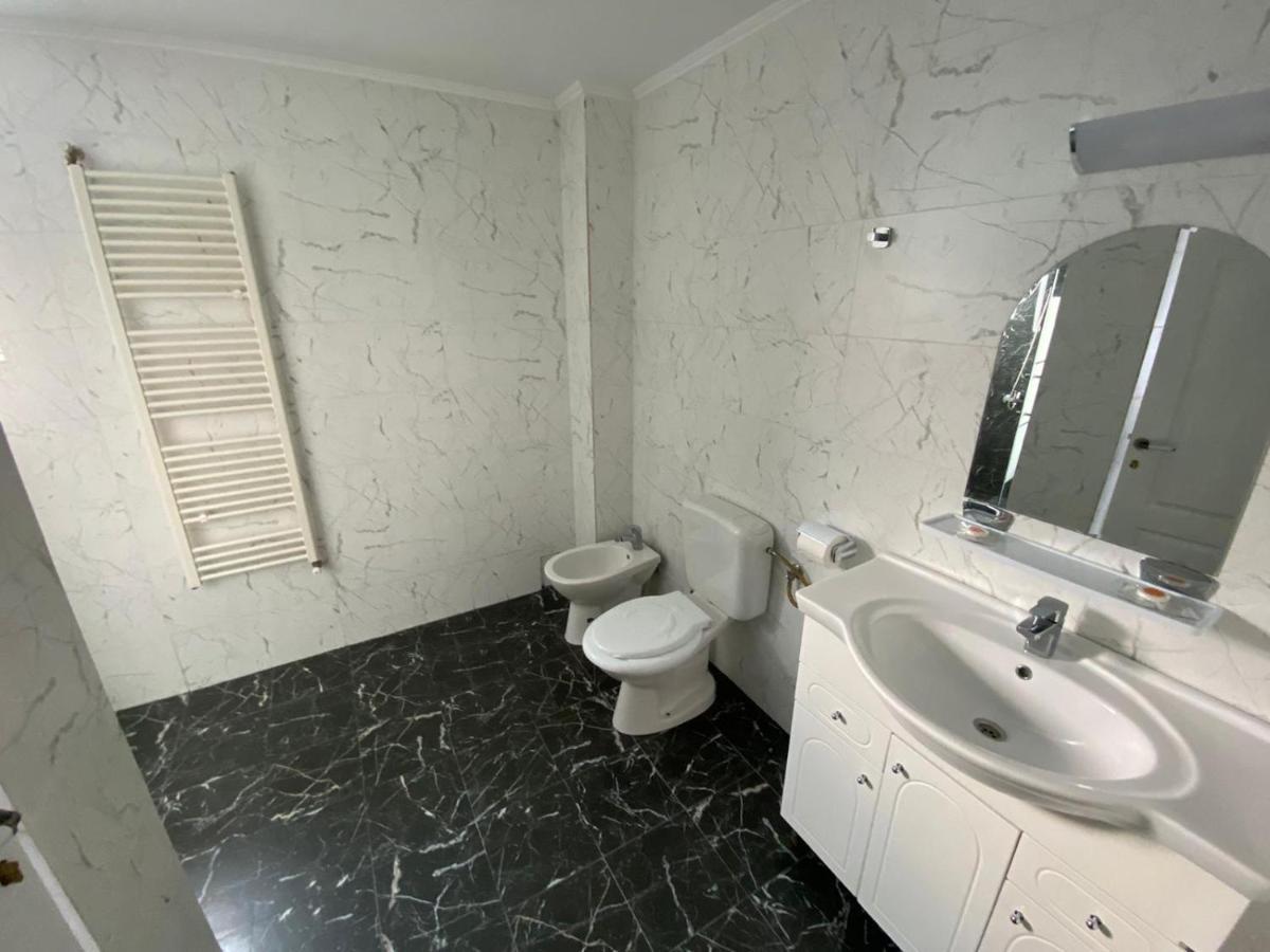 Cool Breeze - Mamaia Nord Hotel นาโวดาริ ภายนอก รูปภาพ