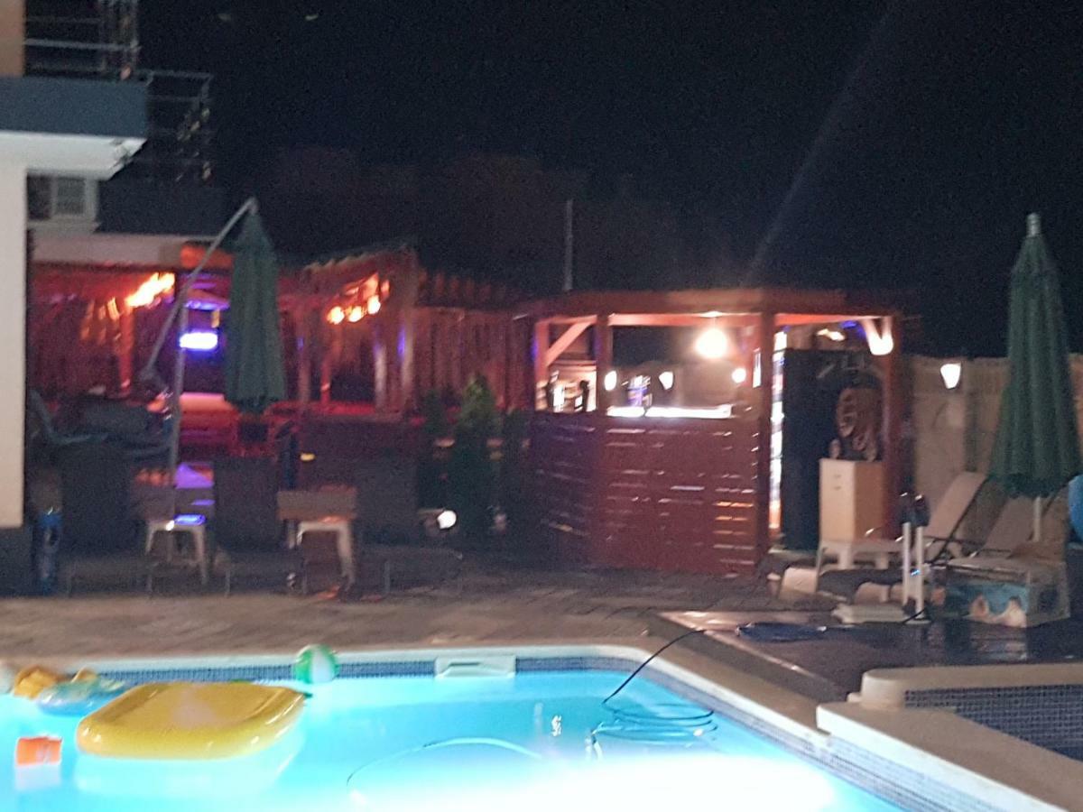 Cool Breeze - Mamaia Nord Hotel นาโวดาริ ภายนอก รูปภาพ