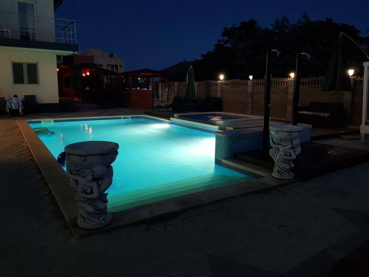 Cool Breeze - Mamaia Nord Hotel นาโวดาริ ภายนอก รูปภาพ